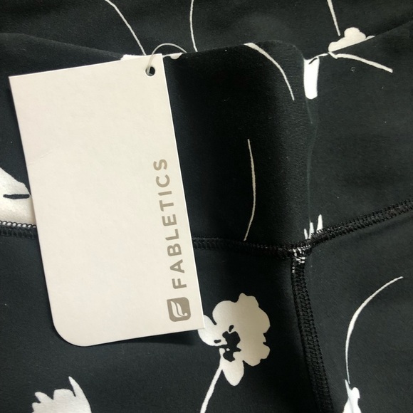 Fabletics Salar Capri Floral Printed Leggings Size S/6 - Picture 12 of 13